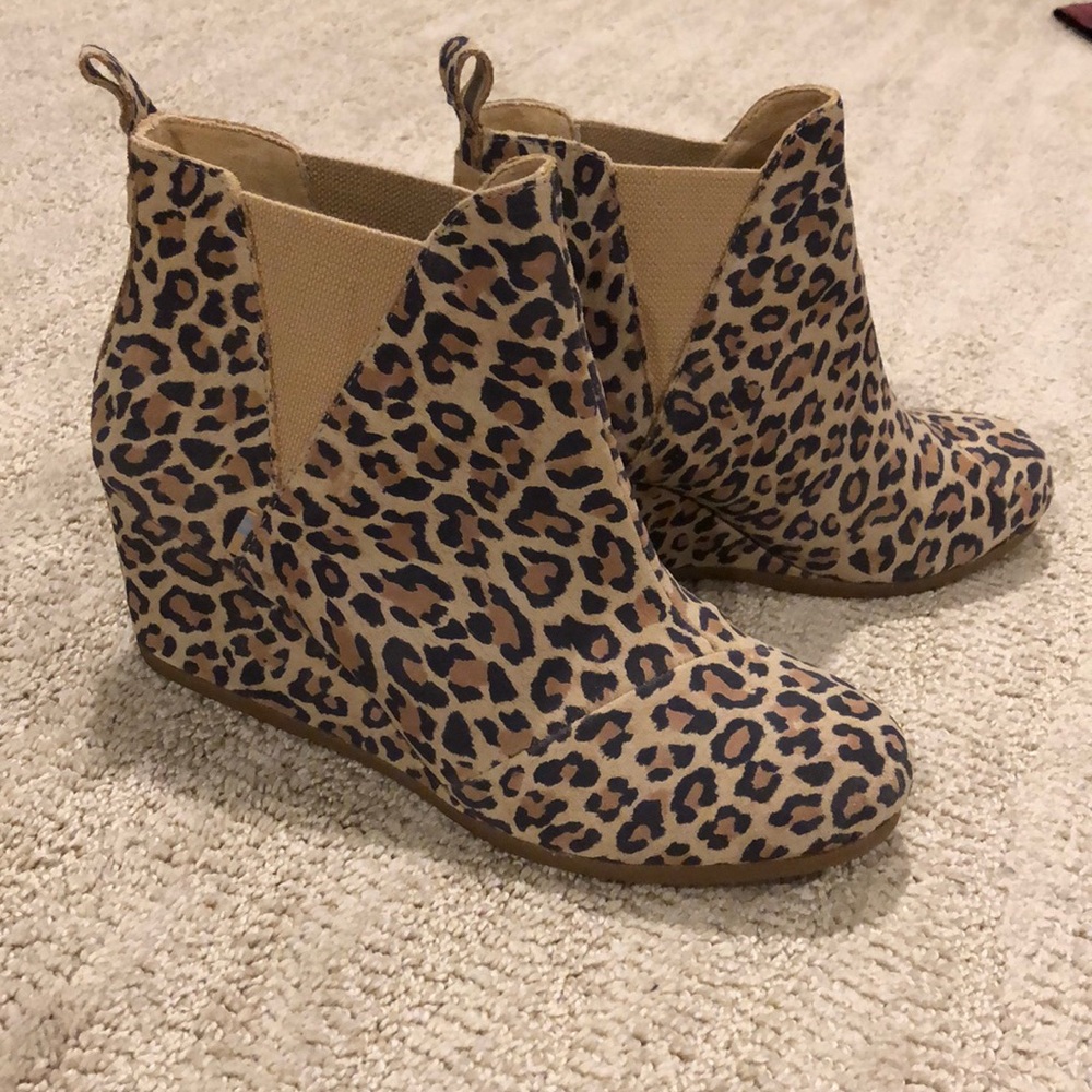 Toms leopard Kelsey wedge booties
